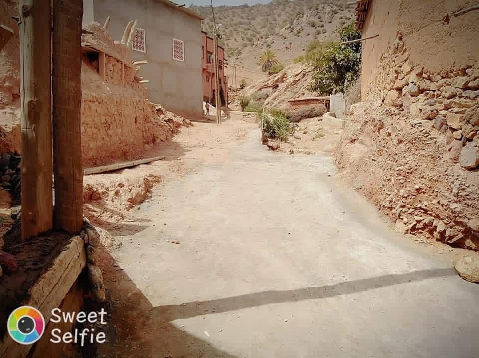 Piste aménagée reliant les différentes zones du douar