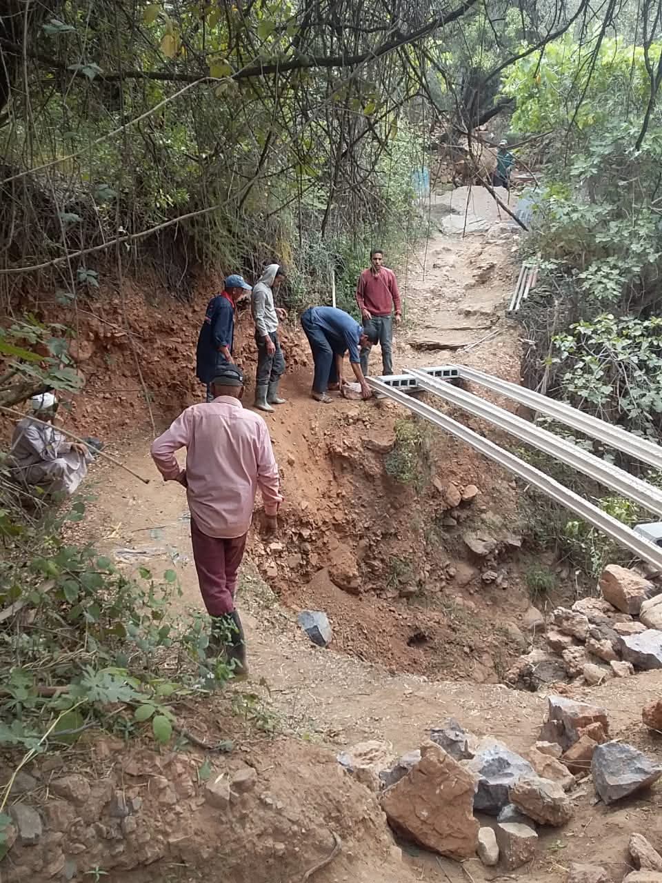 Construction d’une mini passerelle à Tinlaf