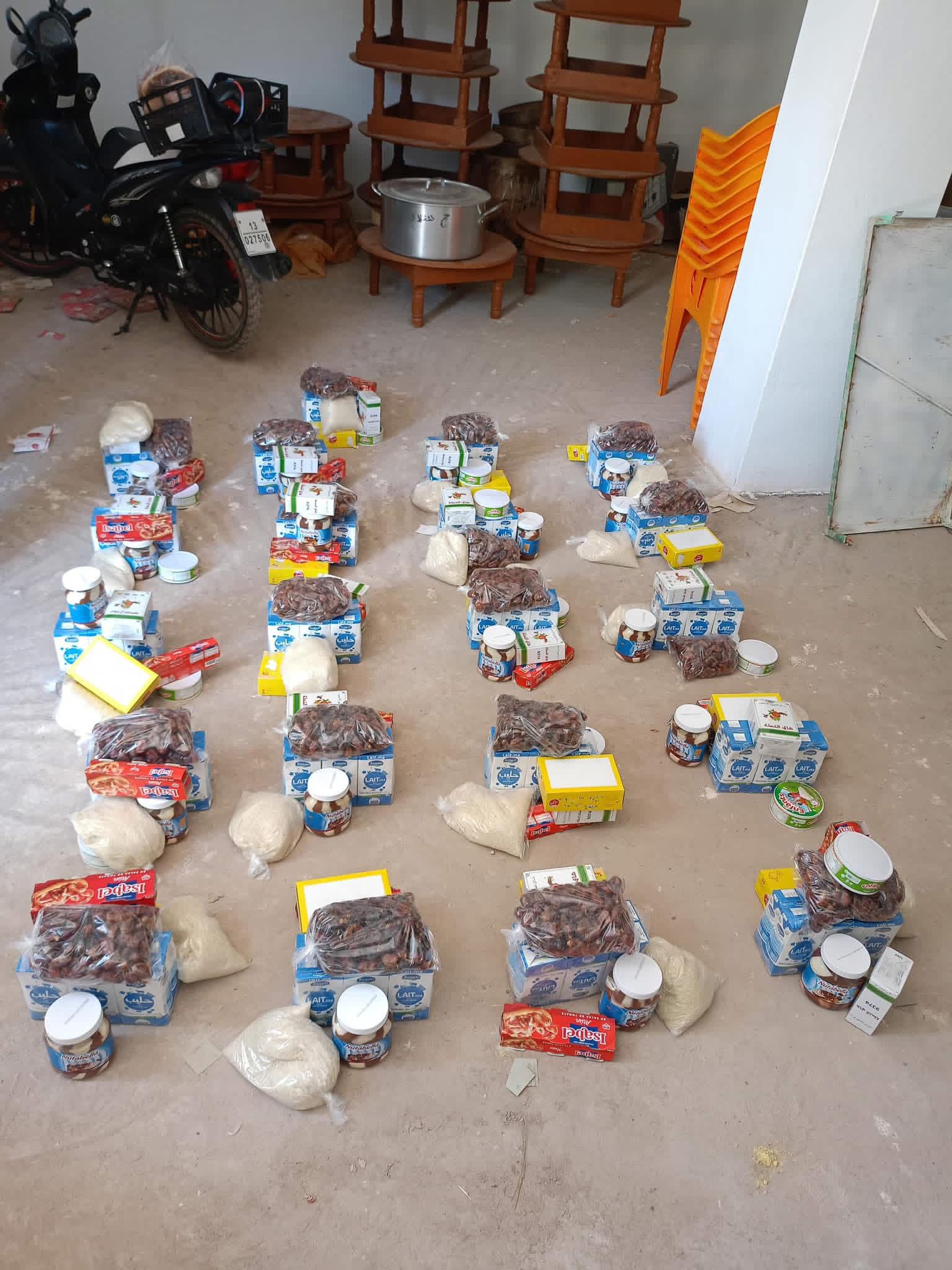 Distribution de paniers alimentaires aux familles du douar
